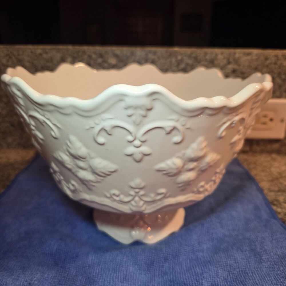 Sweet Olive Designs Jane Adams Fancy Scroll Footed Bowl - 8.5" Scalloped Cream